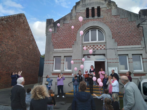 octobre rose Flesquières 2022 - Lâcher de ballons par les enfants du village.
Crédit photo : Mr Leloir Fabien