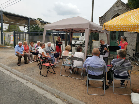 16 août 2022 - spectacle de la Baraque à Frat dans les rues de Flesquières - Crédit photo Fernande Lamouret
