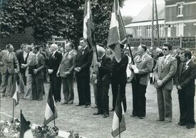 Remise des médailles commémoratives le 1er JUILLET 1979 aux adhérents
Remise officielle du drapeau par Mr Victor BLANCQUART alors Président départemental