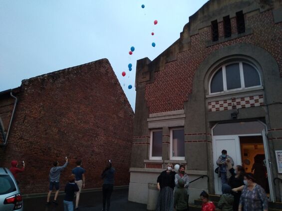 13 juillet 2021 - Flesquières - lâcher de ballons par les enfants