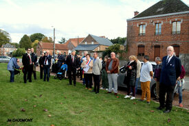 15 octobre 2022 - FLESQUIERES - Cérémonie d'inauguration de l'abribus et d'hommage au Caporal américain J. Bergman avec l'incrustation de son portrait sur la stèle du souvenir - Crédit Photo Jean Marie Caudmont