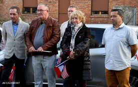 15 octobre 2022 - FLESQUIERES - Cérémonie d'inauguration de l'abribus et d'hommage au Caporal américain J. Bergman avec l'incrustation de son portrait sur la stèle du souvenir - Crédit Photo Jean Marie Caudmont