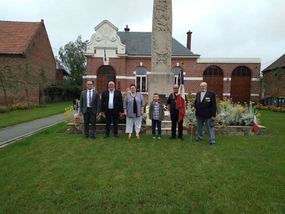 14 juillet 2021 - Flesquières - dépôt de gerbe, remise des dictionnaires aux enfants entrant en 6ème, accueil des nouveaux arrivants