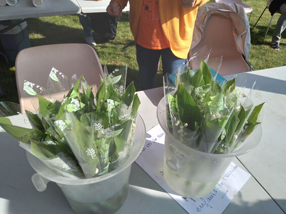 1er ami 2022 - Vente de muguet par l'association "Flesquières en Fêtes" - crédit photo F. LELOIR