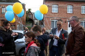 15 octobre 2022 - FLESQUIERES - Cérémonie d'inauguration de l'abribus et d'hommage au Caporal américain J. Bergman avec l'incrustation de son portrait sur la stèle du souvenir - Crédit Photo Jean Marie Caudmont