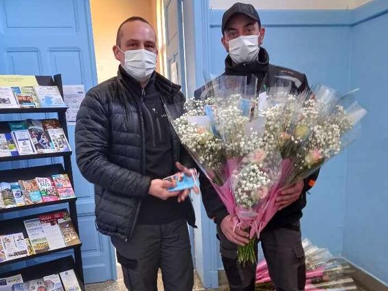 Fêtes des mamies 2022 - roses et bouquets offerts aux mamies et aux femmes de la commune