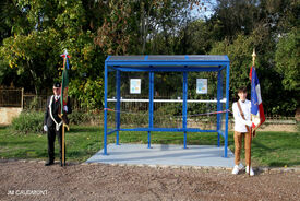 15 octobre 2022 - FLESQUIERES - Cérémonie d'inauguration de l'abribus et d'hommage au Caporal américain J. Bergman avec l'incrustation de son portrait sur la stèle du souvenir - Crédit Photo Jean Marie Caudmont