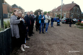 15 octobre 2022 - FLESQUIERES - Cérémonie d'inauguration de l'abribus et d'hommage au Caporal américain J. Bergman avec l'incrustation de son portrait sur la stèle du souvenir - Crédit Photo Jean Marie Caudmont