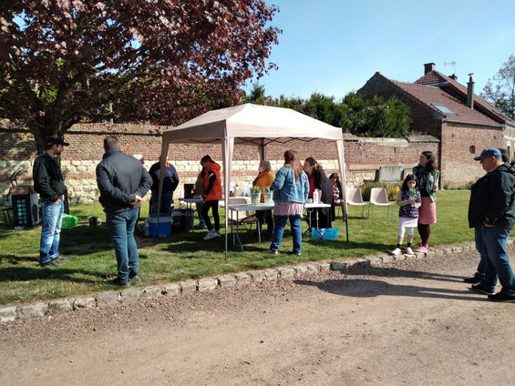 1er ami 2022 - Vente de muguet par l'association "Flesquières en Fêtes" - crédit photo F. LELOIR