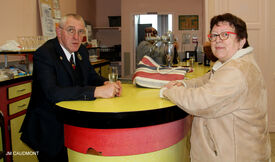 15 octobre 2022 - FLESQUIERES - Cérémonie d'inauguration de l'abribus et d'hommage au Caporal américain J. Bergman avec l'incrustation de son portrait sur la stèle du souvenir - Crédit Photo Jean Marie Caudmont