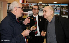 15 octobre 2022 - FLESQUIERES - Cérémonie d'inauguration de l'abribus et d'hommage au Caporal américain J. Bergman avec l'incrustation de son portrait sur la stèle du souvenir - Crédit Photo Jean Marie Caudmont