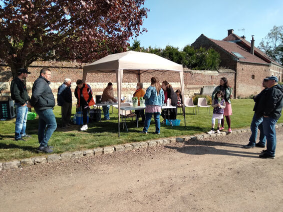 1er ami 2022 - Vente de muguet par l'association "Flesquières en Fêtes" - crédit photo F. LELOIR