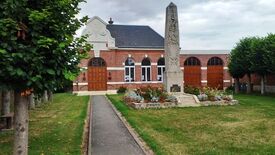 mairie de flesquières - vue générale