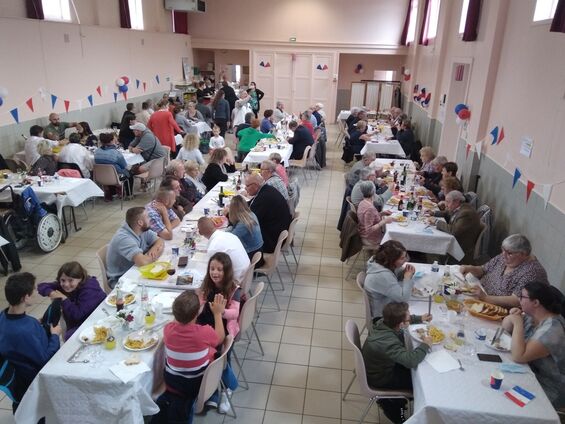 Repas du 14 juillet 2021 - Flesquières - vue de la scène Repas du 14 juillet 2021 - Flesquières - vue de la scène