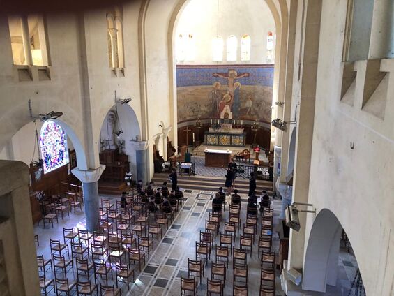 10 juillet 2022 - troupe de scouts au sein de l'Eglise de Flesquières - Crédit photo Gilles de Valicourt