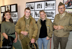 15 octobre 2022 - FLESQUIERES - Cérémonie d'inauguration de l'abribus et d'hommage au Caporal américain J. Bergman avec l'incrustation de son portrait sur la stèle du souvenir - Crédit Photo Jean Marie Caudmont