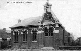 Mairie de Flesquières en 1909 avant sa destruction - Crédit photo A Béat Fils, éditeur, 29 rue de liniers, Cambrai