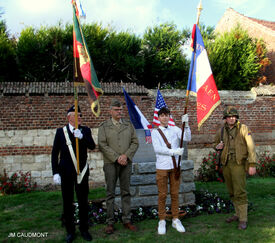 15 octobre 2022 - FLESQUIERES - Cérémonie d'inauguration de l'abribus et d'hommage au Caporal américain J. Bergman avec l'incrustation de son portrait sur la stèle du souvenir - Crédit Photo Jean Marie Caudmont