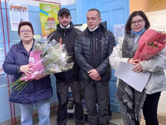 Fêtes des mamies 2022 - roses et bouquets offerts aux mamies et aux femmes de la commune