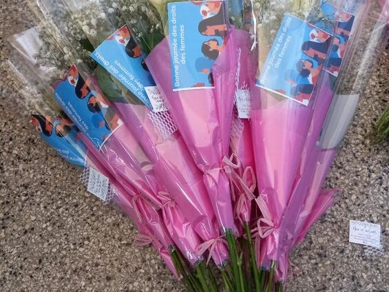 Fêtes des mamies 2022 - roses et bouquets offerts aux mamies et aux femmes de la commune