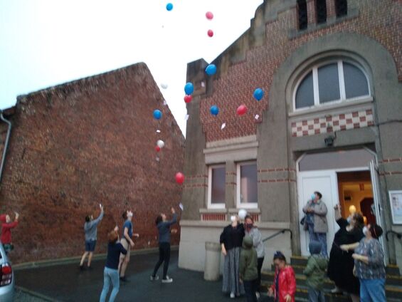 13 juillet 2021 - Flesquières - lâcher de ballons par les enfants