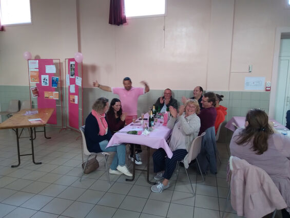 octobre rose Flesquières 2022 - Mr José Da Cunha gagnant du bouquet de roses à la tombola !!!
Crédit photo : Mr Leloir Fabien