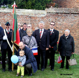 15 octobre 2022 - FLESQUIERES - Cérémonie d'inauguration de l'abribus et d'hommage au Caporal américain J. Bergman avec l'incrustation de son portrait sur la stèle du souvenir - Crédit Photo Jean Marie Caudmont