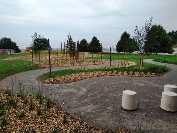 juin 2021-jardin du souvenir Flesquières - vue générale Sud juin 2021-jardin du souvenir Flesquières - vue générale Sud