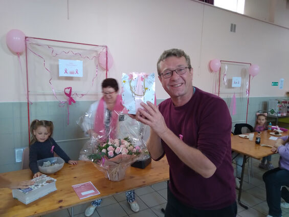 octobre rose Flesquières 2022 - Mr Nicolas Paoli, gagnant également "heureux" de la tombola !!!
Crédit photo : Mr Leloir Fabien