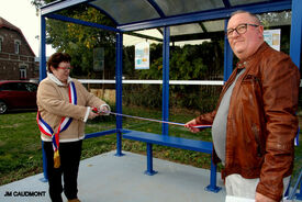 15 octobre 2022 - FLESQUIERES - Cérémonie d'inauguration de l'abribus et d'hommage au Caporal américain J. Bergman avec l'incrustation de son portrait sur la stèle du souvenir - Crédit Photo Jean Marie Caudmont