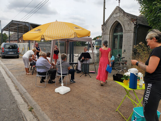16 août 2022 - spectacle de la Baraque à Frat dans les rues de Flesquières - Crédit photo Fernande Lamouret