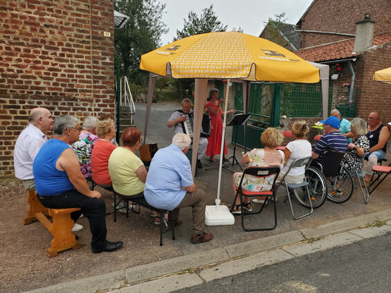 16 août 2022 - spectacle de la Baraque à Frat dans les rues de Flesquières - Crédit photo Fernande Lamouret