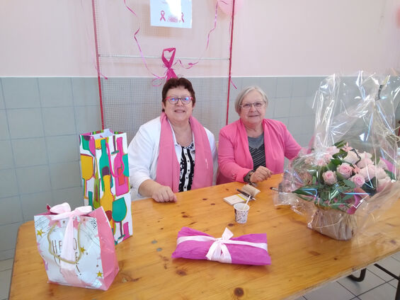 octobre rose Flesquières 2022 - Mme le Maire Fernande Lamouret et Bernadette Lefebvre membre de l'association Flesquières en Fêtes...
Crédit photo : Mr Leloir Fabien