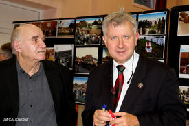 15 octobre 2022 - FLESQUIERES - Cérémonie d'inauguration de l'abribus et d'hommage au Caporal américain J. Bergman avec l'incrustation de son portrait sur la stèle du souvenir - Crédit Photo Jean Marie Caudmont